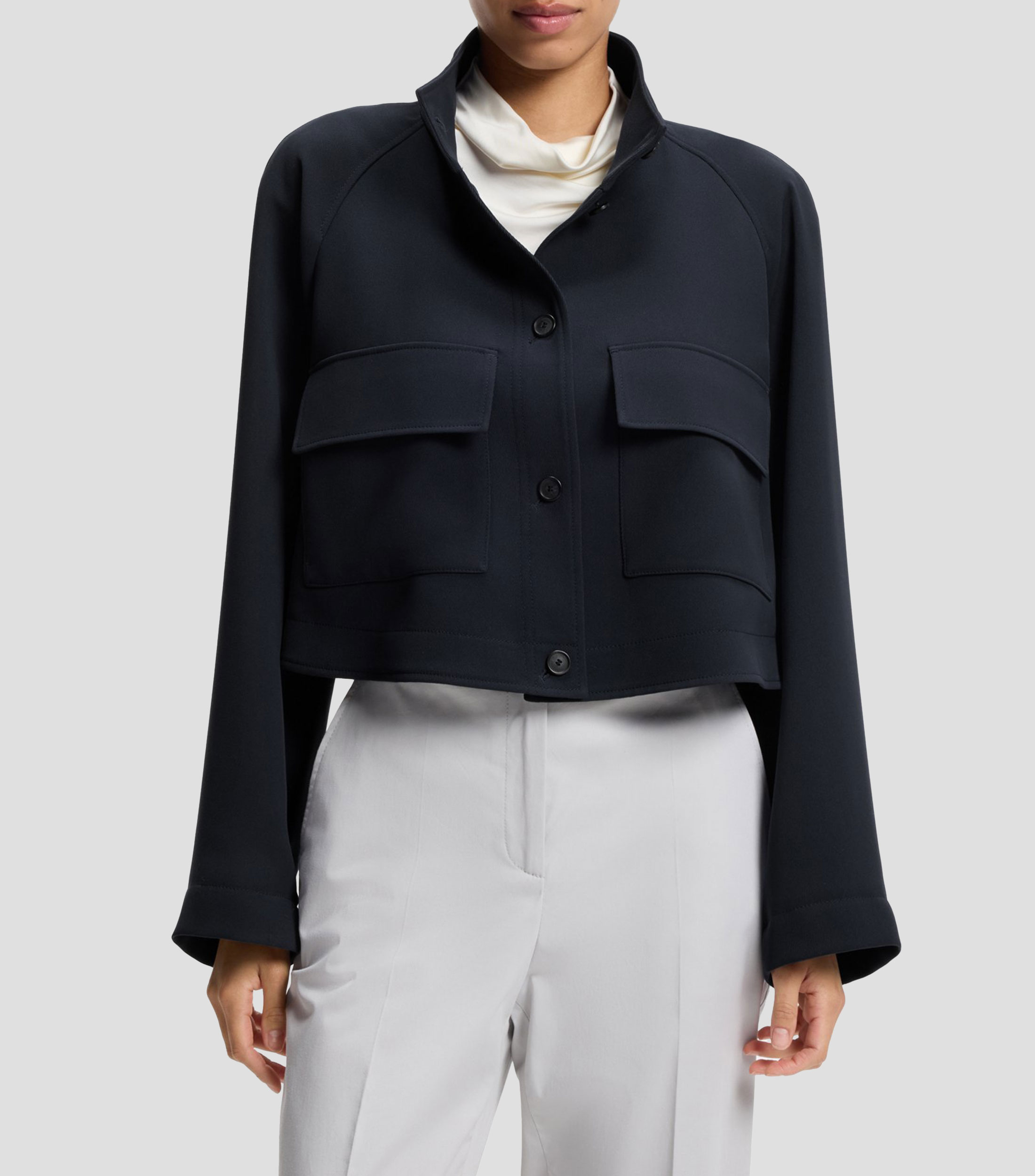 Chamarra de corte moderno en crepé resistente a las arrugas Mujer